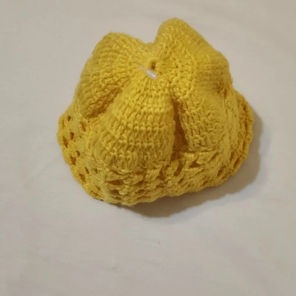 Hand knitted hat  - Picture 2 of 5